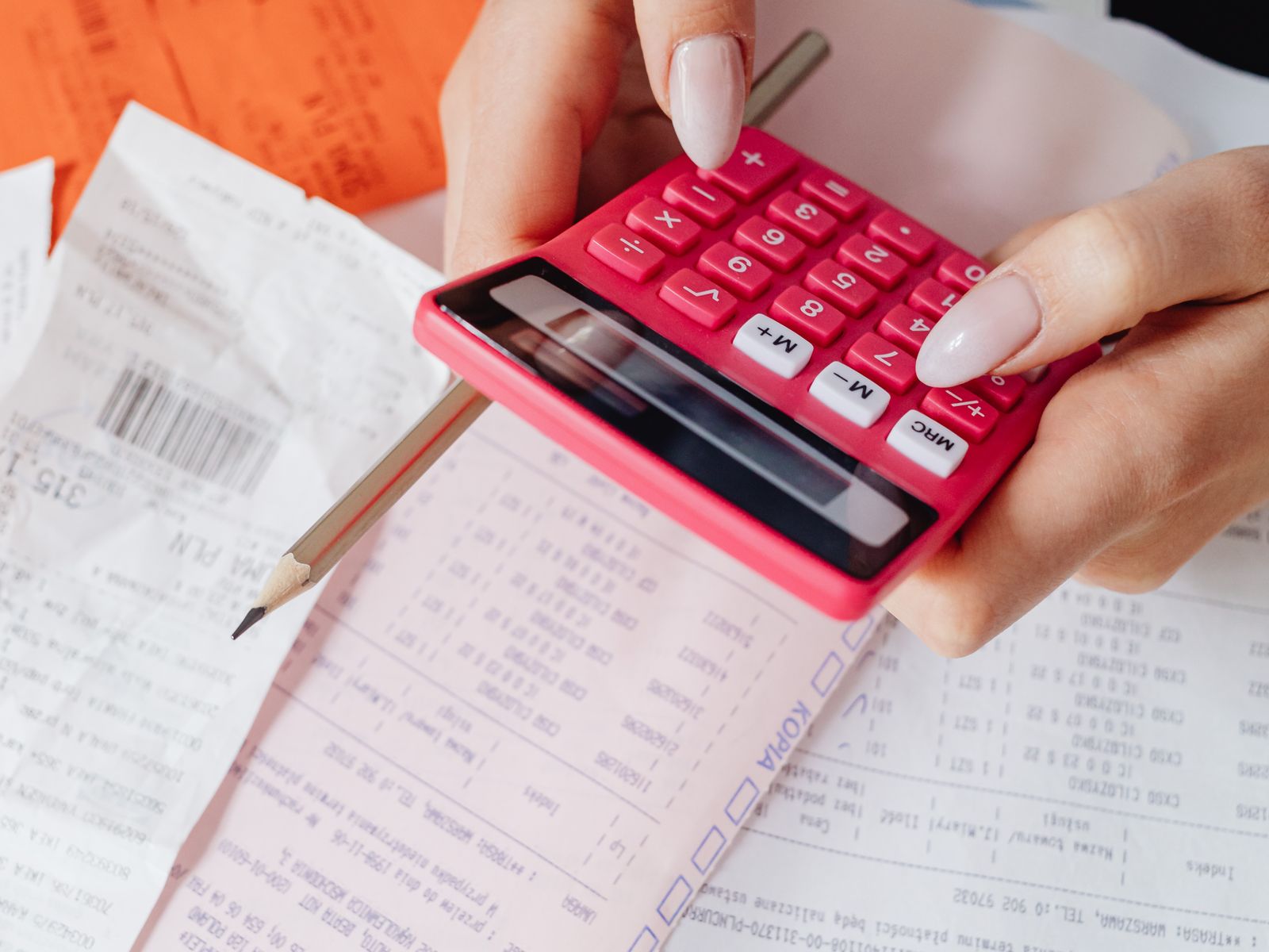 Calcolo di spese e pagamenti su documenti e ricevute